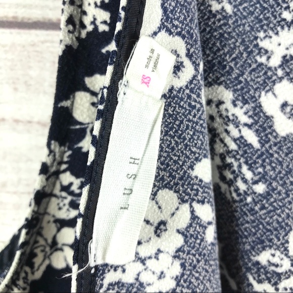 Lush Floral V Back Jumpsuit Romper Dress Shorts XS - Picture 10 of 10